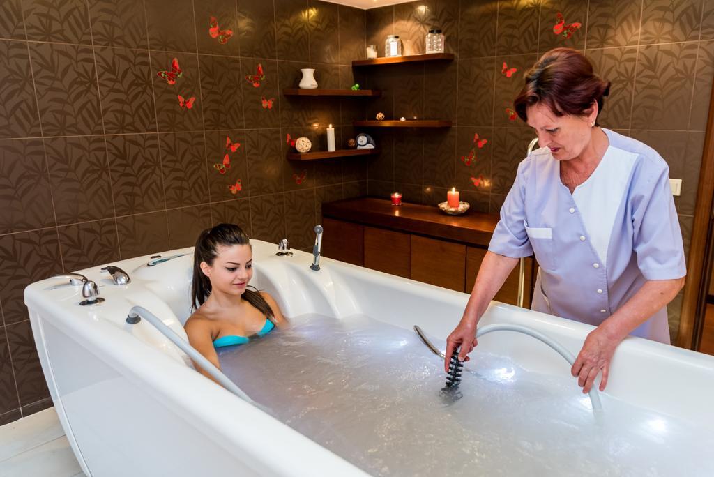 Spa Hotel Medicus Varsec Kültér fotó